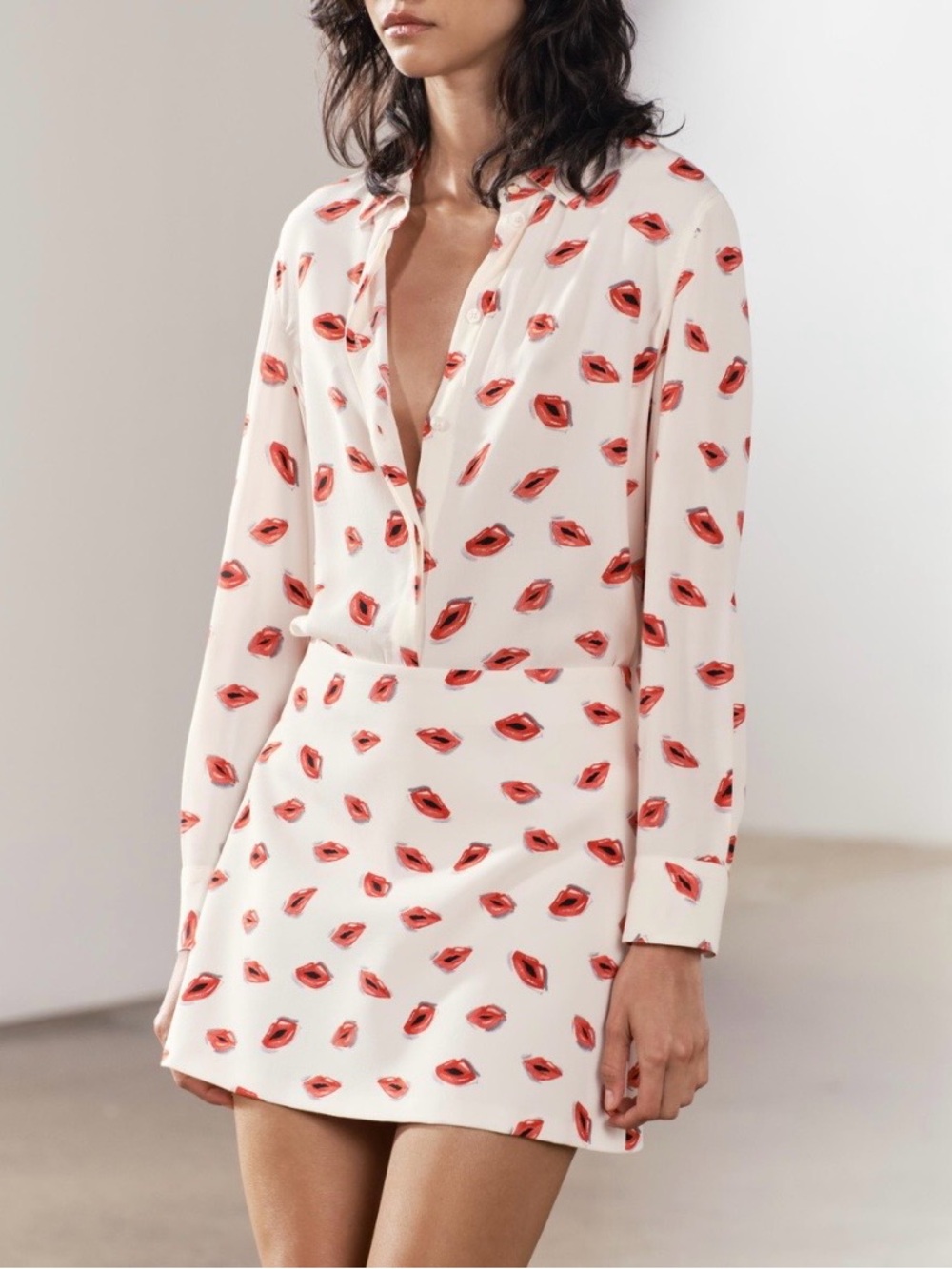 ZARA Ivory Lip Print Mini skirt